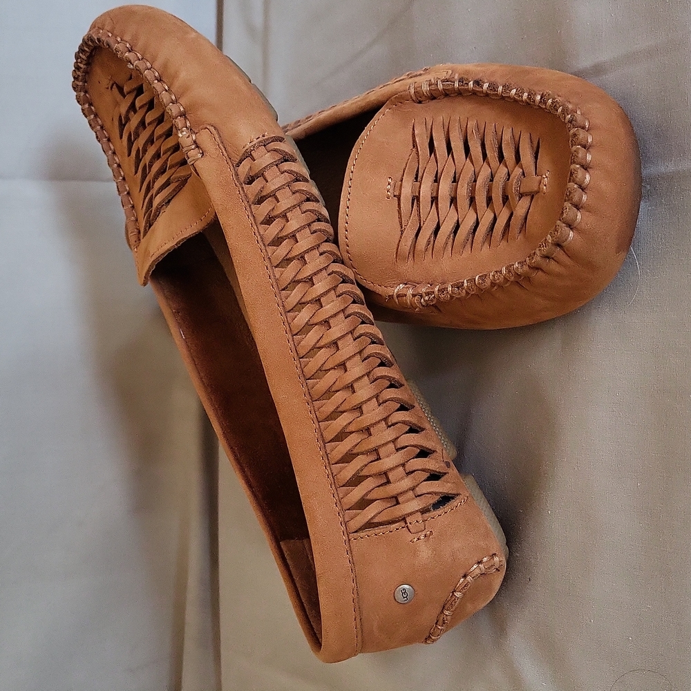 UGG Moccasin Used Unisex WO's Size 10